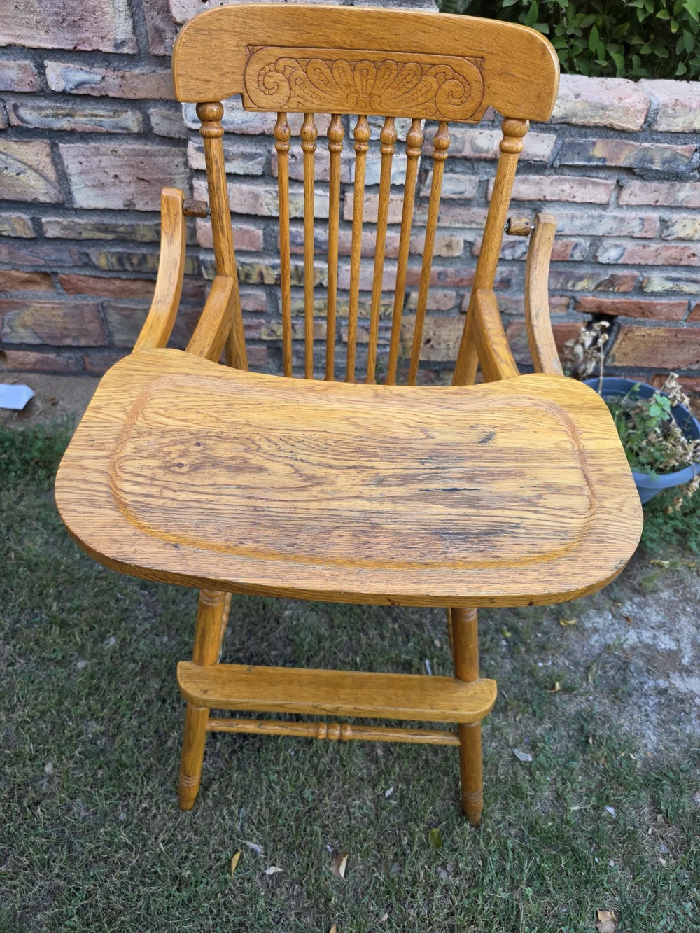 Vintage-Style Wooden High Chair in Honey Brown